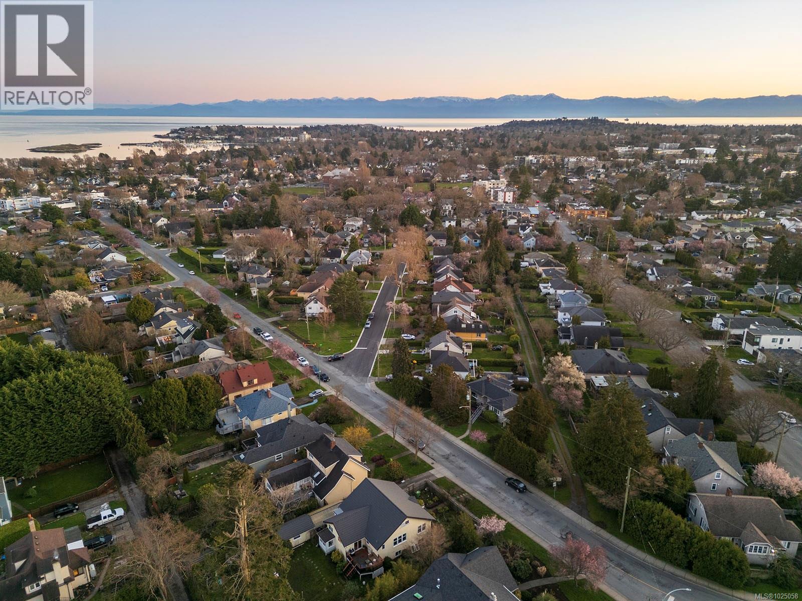  2350 Nottingham Road, Oak Bay