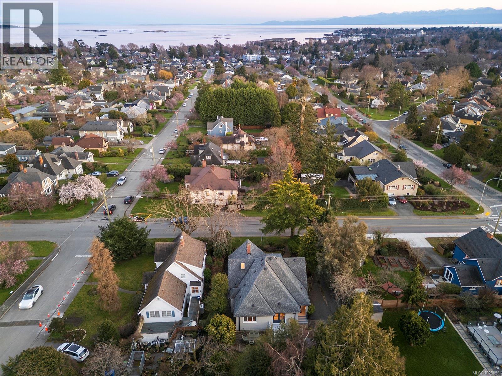  2350 Nottingham Road, Oak Bay