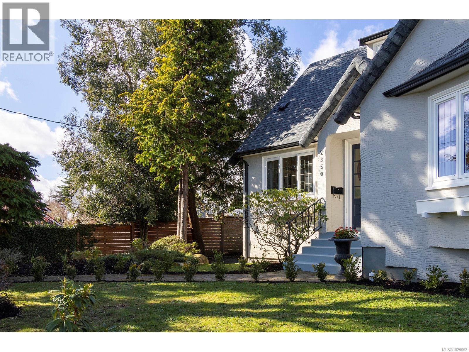  2350 Nottingham Road, Oak Bay