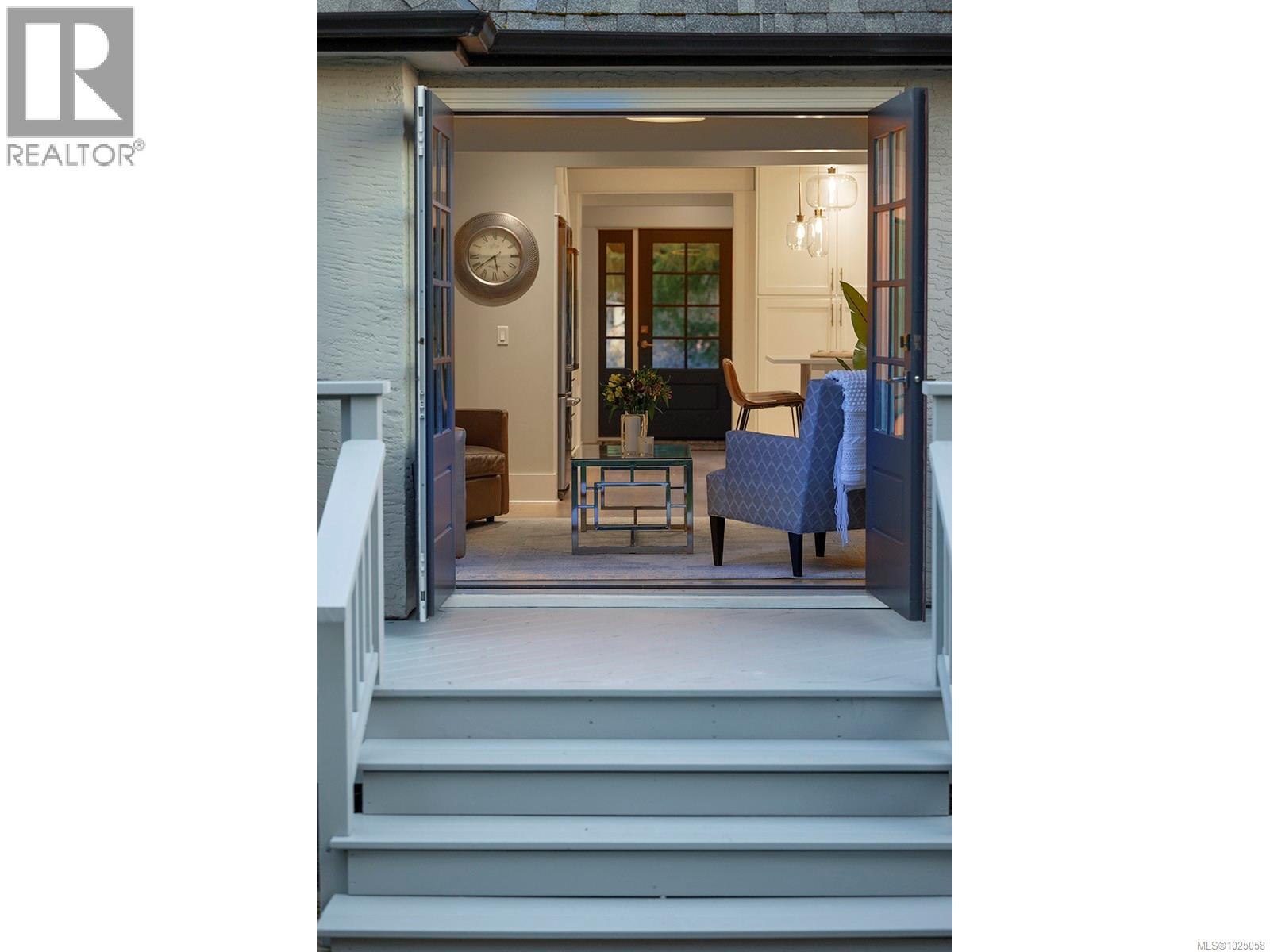  2350 Nottingham Road, Oak Bay