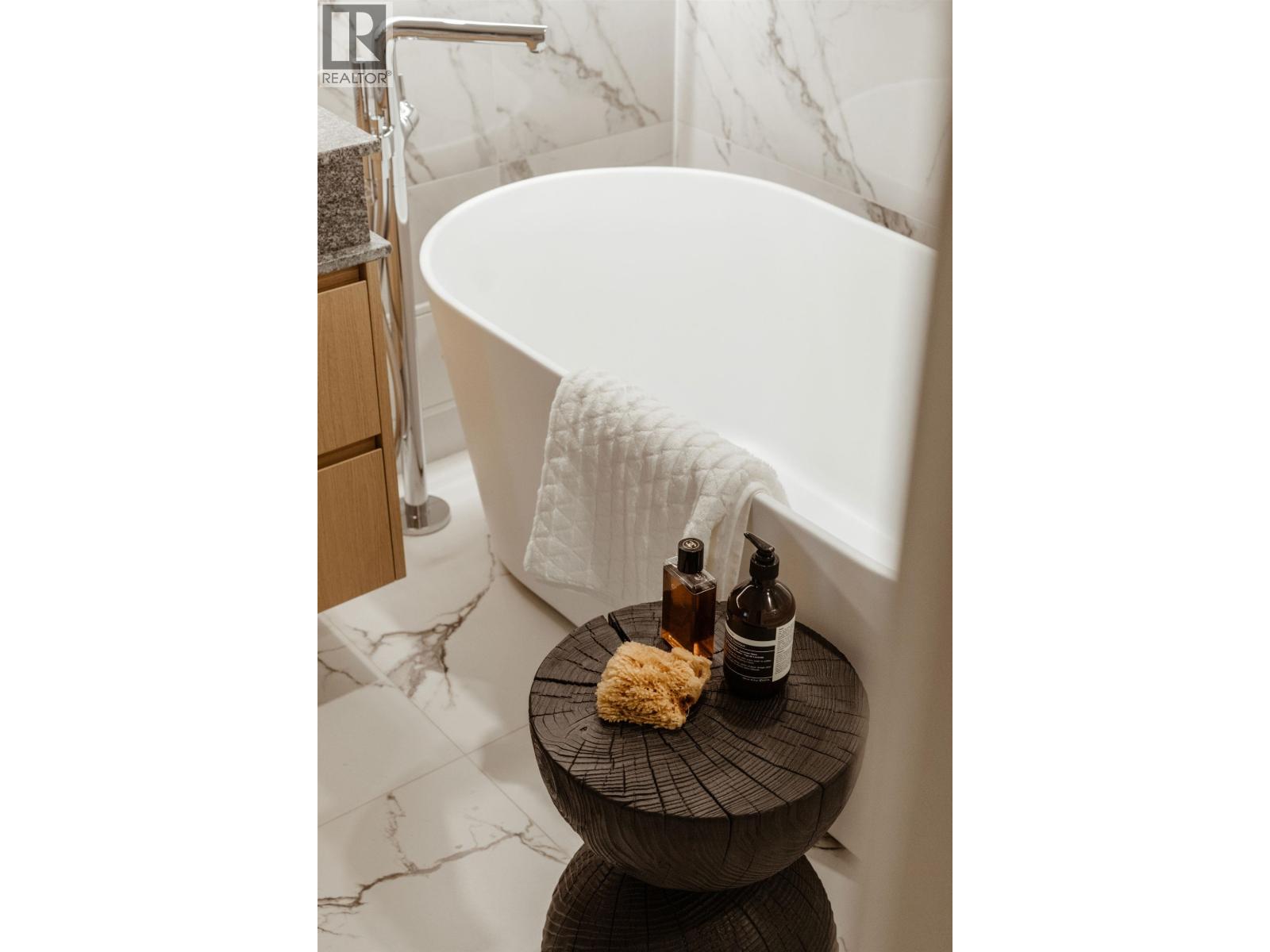 309 3668 W 10TH AVENUE, Vancouver