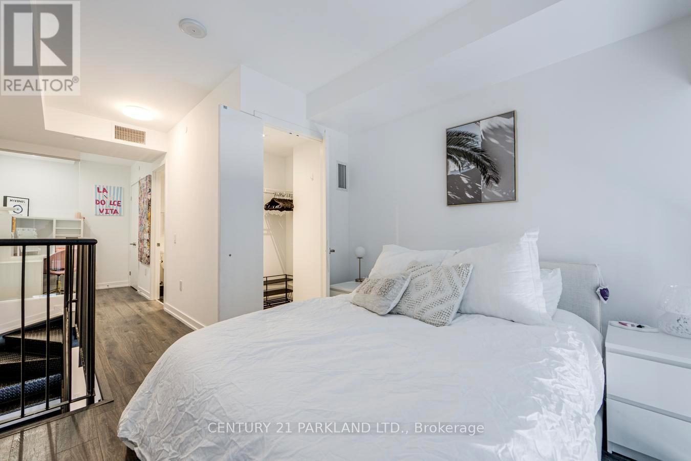 #527 77 SHUTER STREET - 23