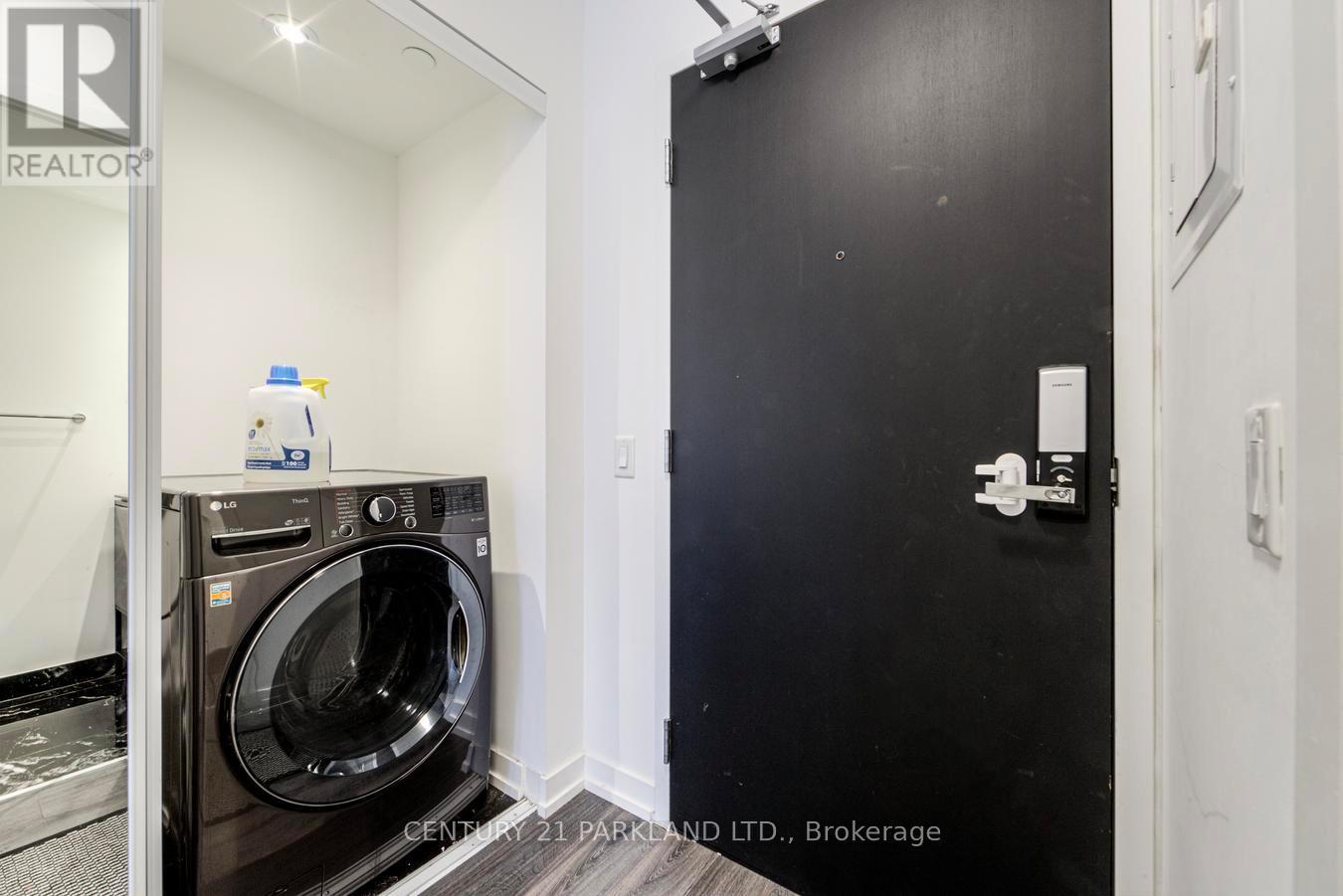 #527 77 SHUTER STREET - 6