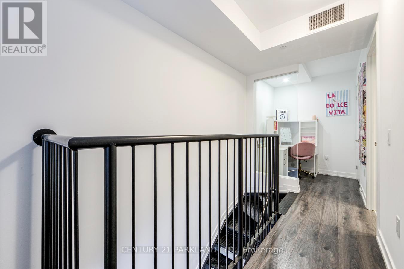 #527 77 SHUTER STREET - 26