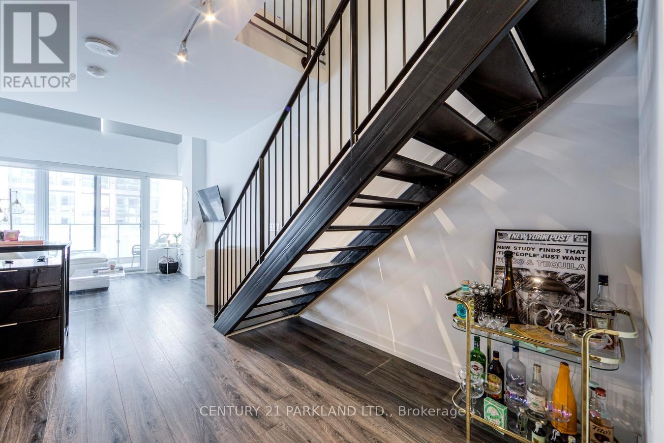 #527 77 SHUTER STREET - 9