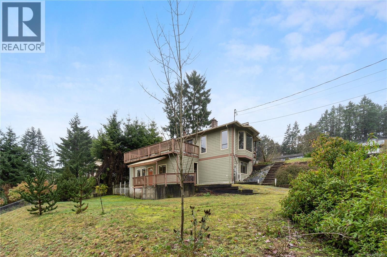 7496 CLARK CRES - 55