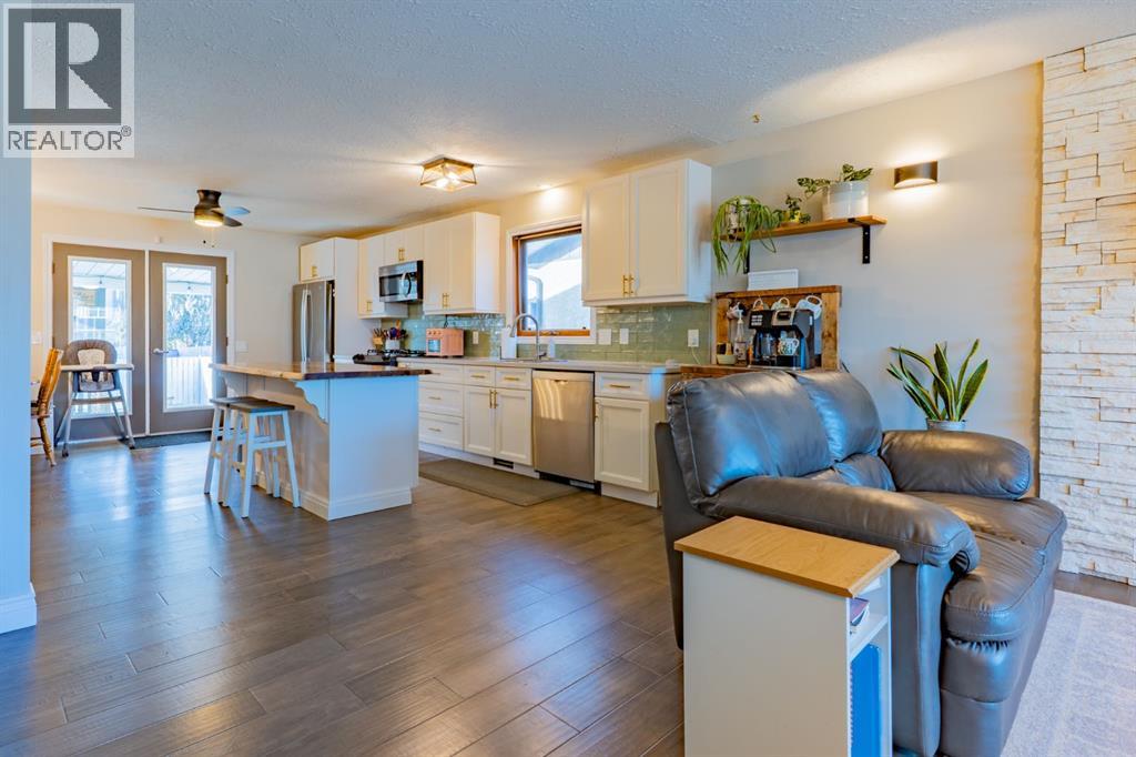 683 Ross Glen Drive SE - Photo 4 of 47, Medicine Hat, Alberta