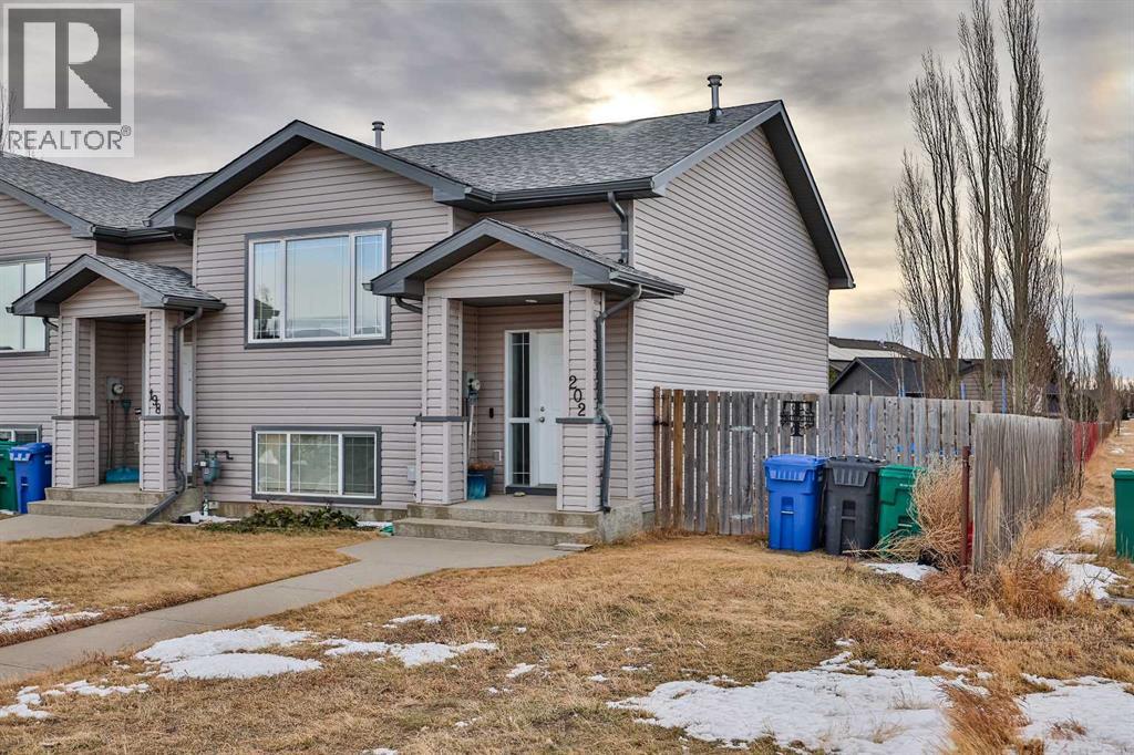 202 Blackfoot Boulevard W - Photo 2 of 34, Lethbridge, Alberta