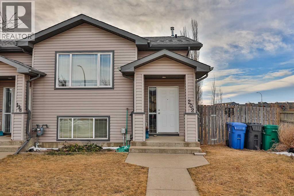202 Blackfoot Boulevard W - Main photo, Lethbridge, Alberta