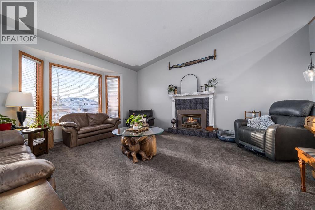 136 Palliser Way NE - Photo 5 of 33, Medicine Hat, Alberta