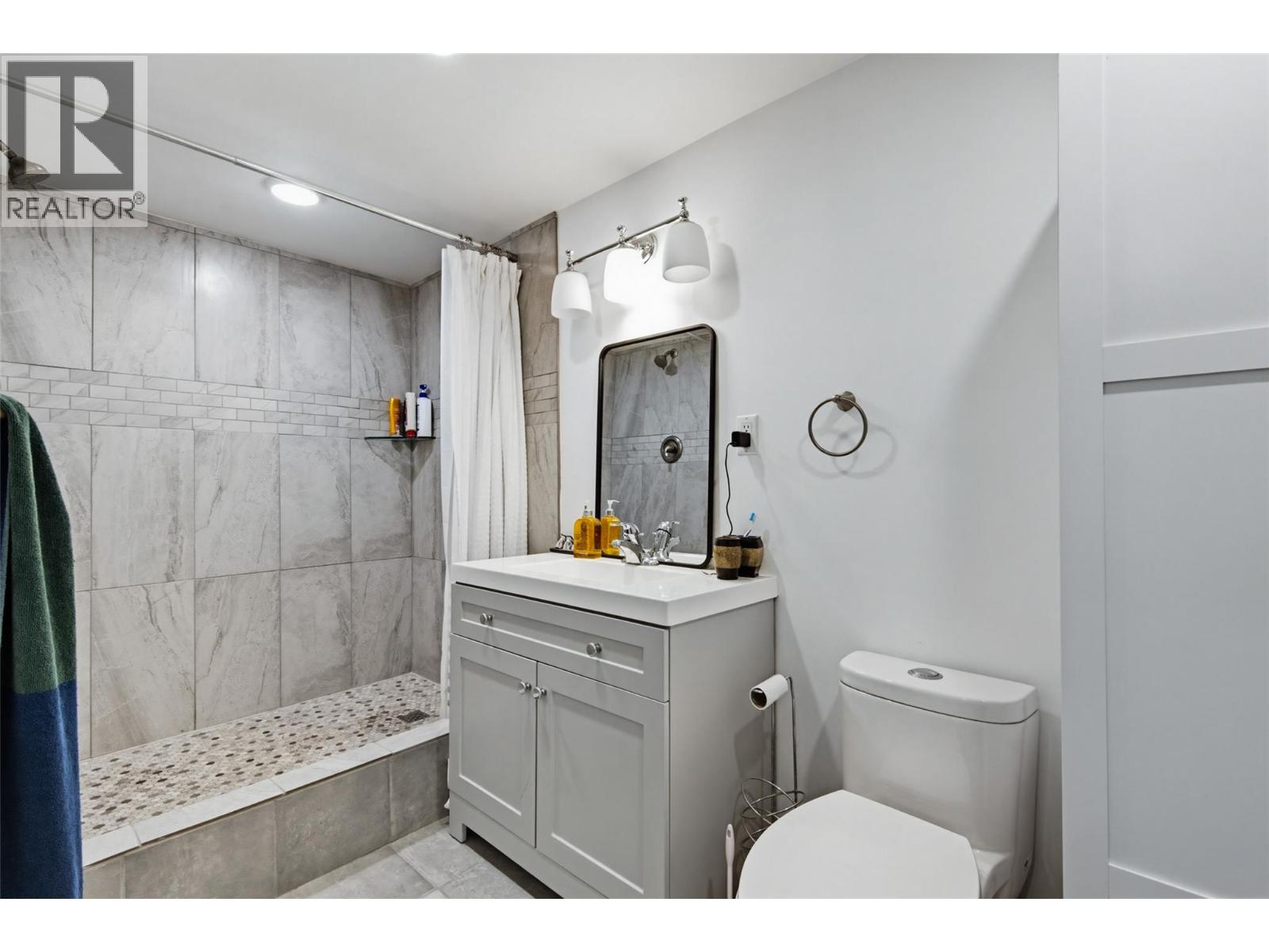 881 PEMBROKE Avenue, Kamloops