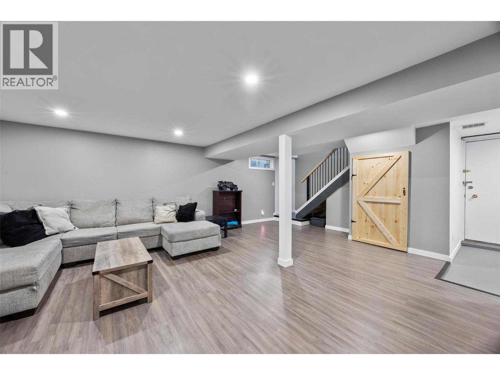 881 PEMBROKE Avenue, Kamloops