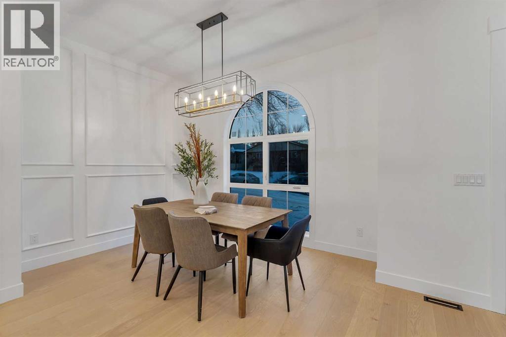 221 29 Avenue NW - Photo 4 of 46, Calgary, Alberta