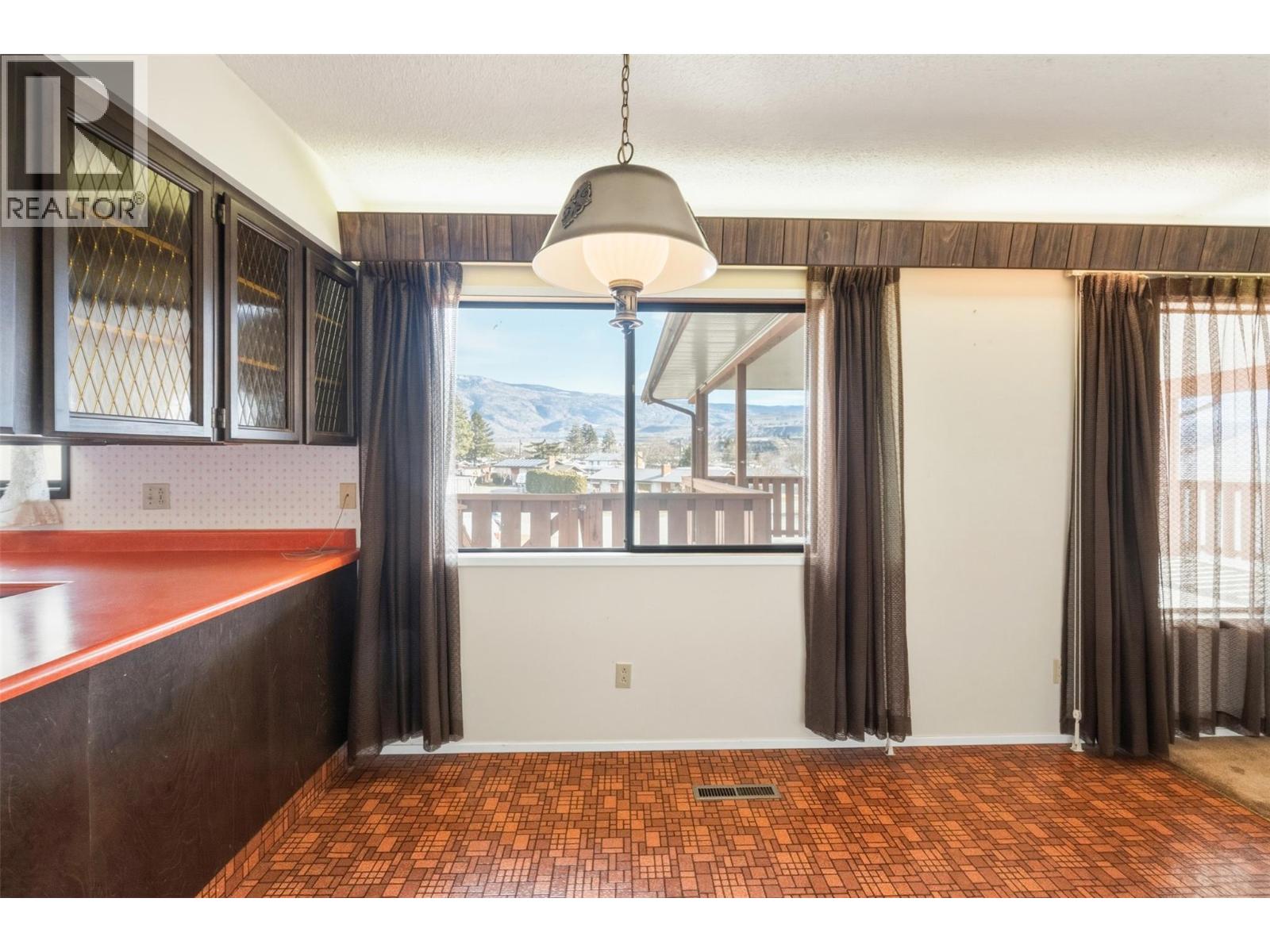  761 Columbia Place, Oliver