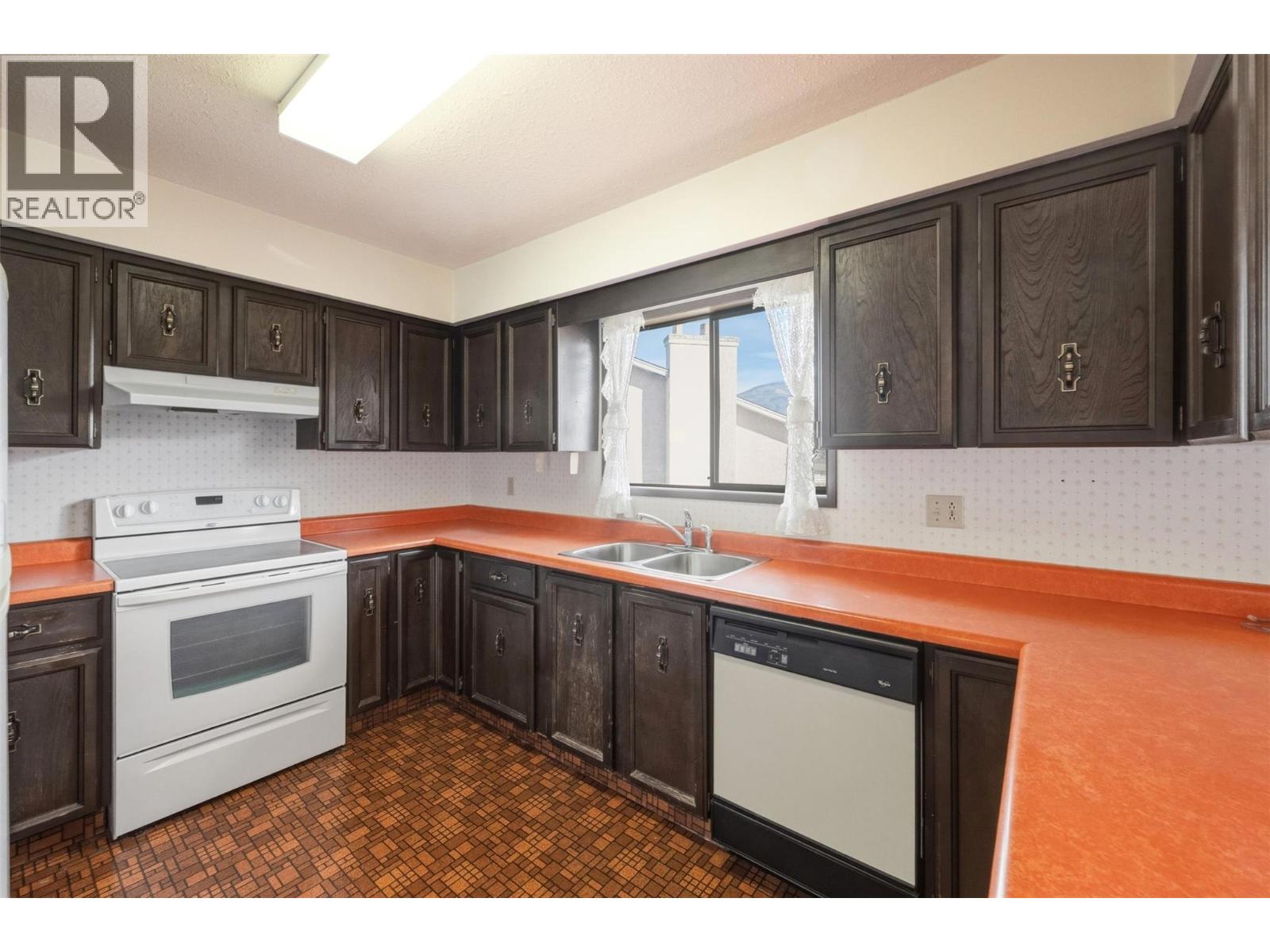  761 Columbia Place, Oliver