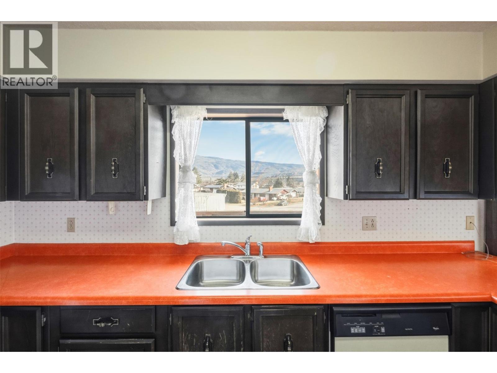  761 Columbia Place, Oliver