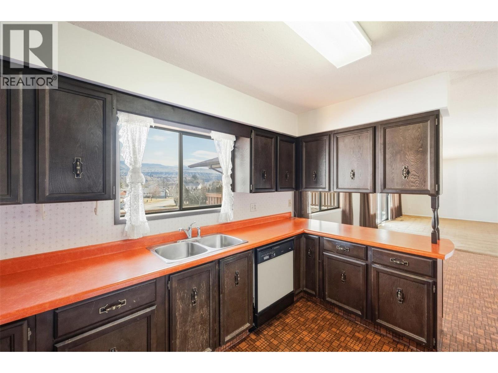  761 Columbia Place, Oliver