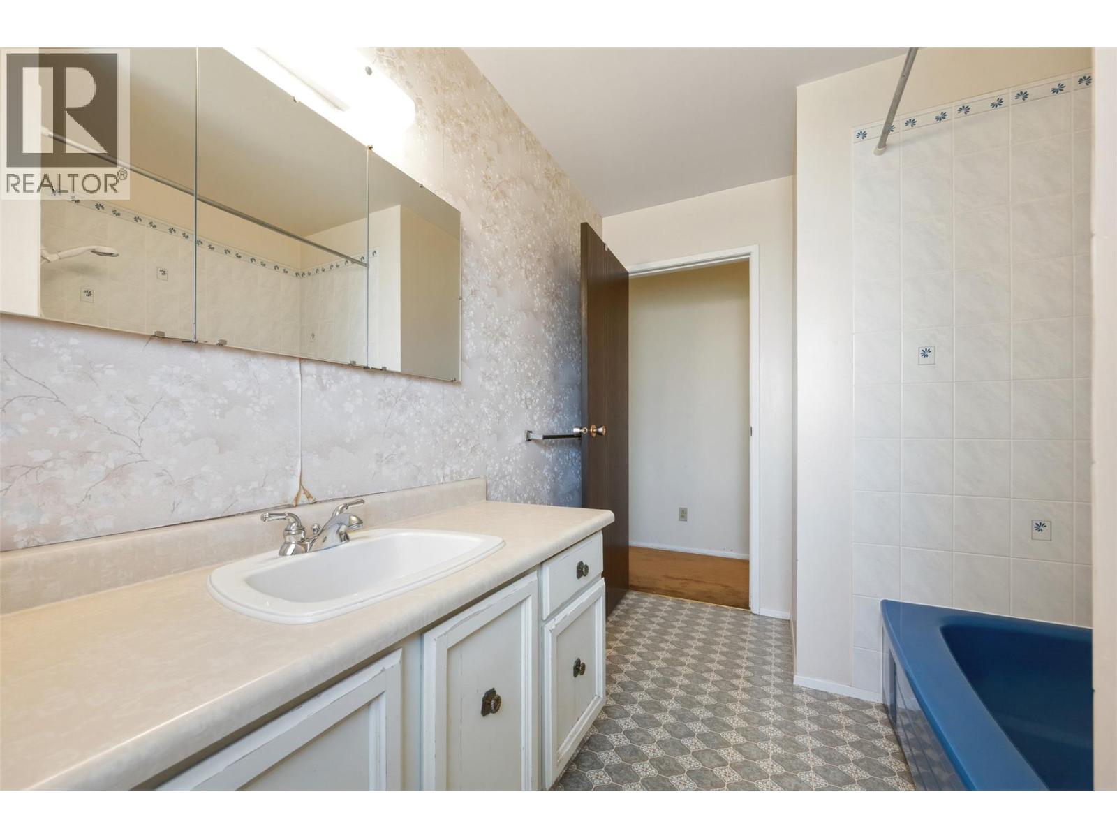  761 Columbia Place, Oliver