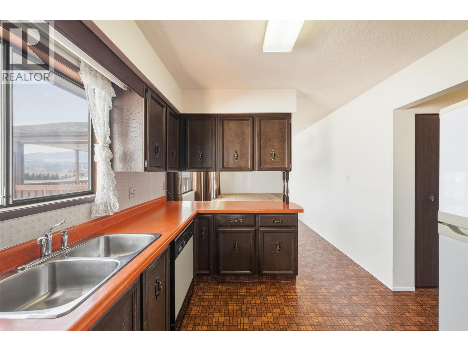  761 Columbia Place, Oliver