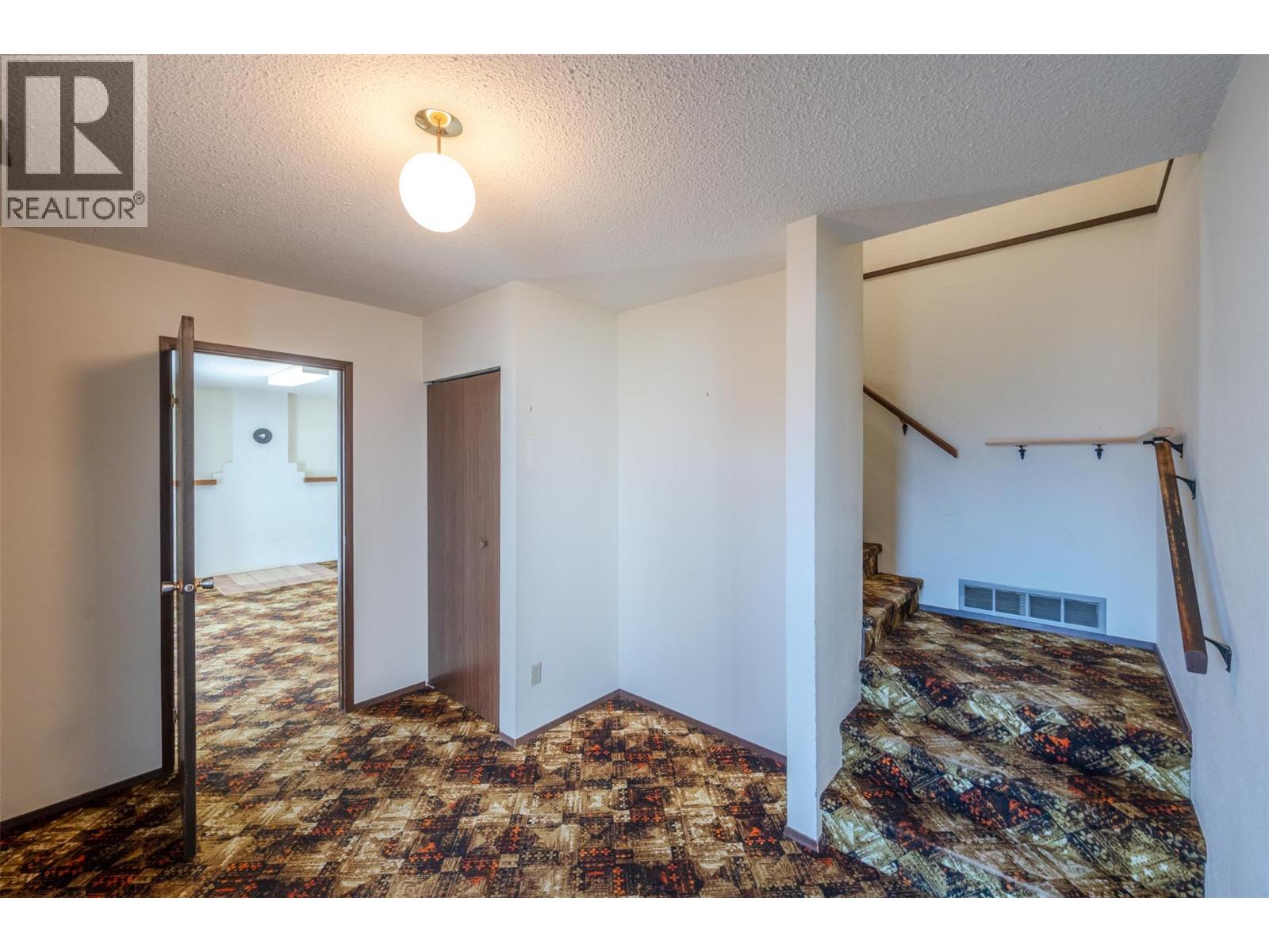  761 Columbia Place, Oliver