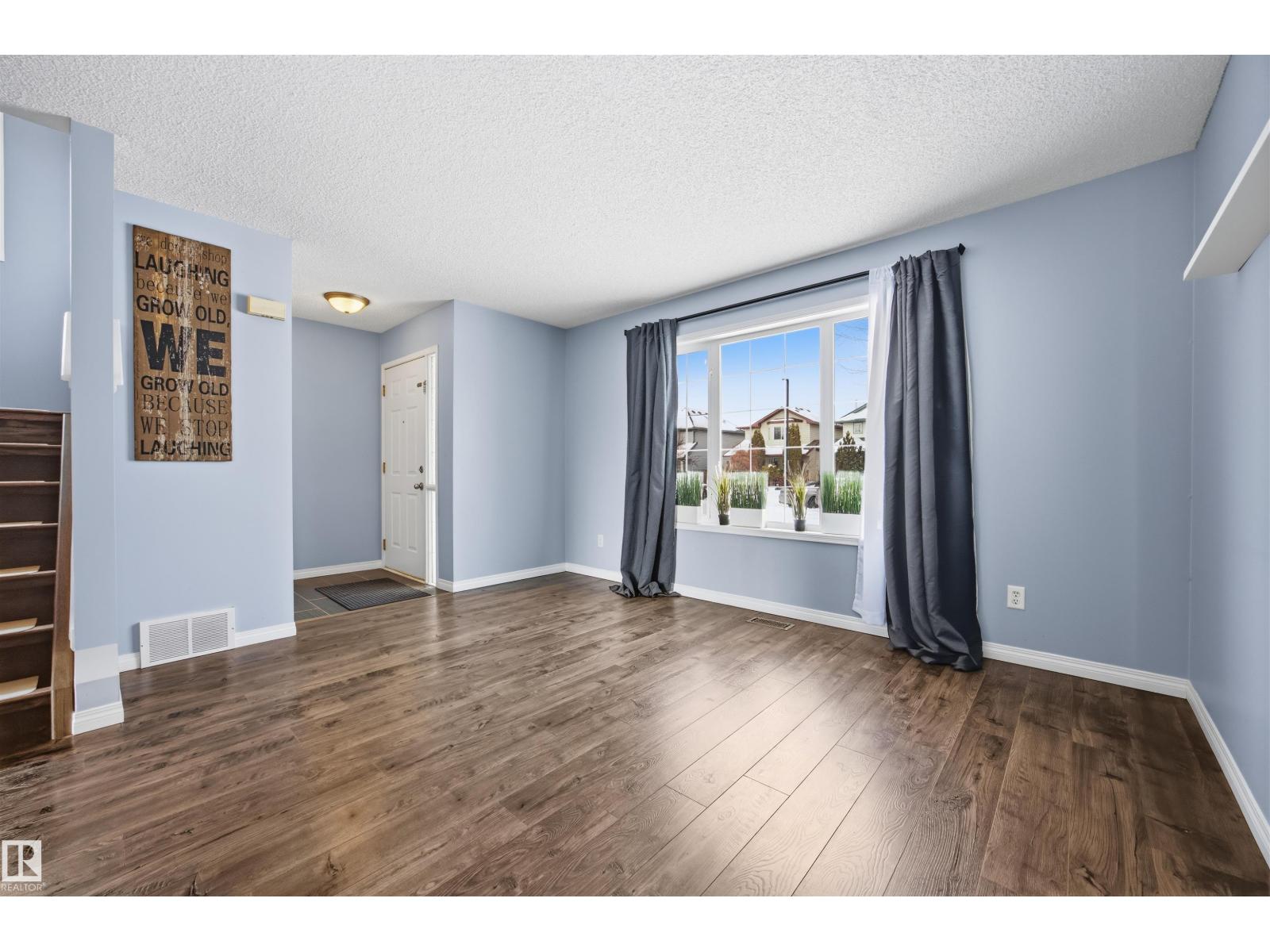 2103 36 AV NW NW - Photo 5 of 36, Edmonton, Alberta