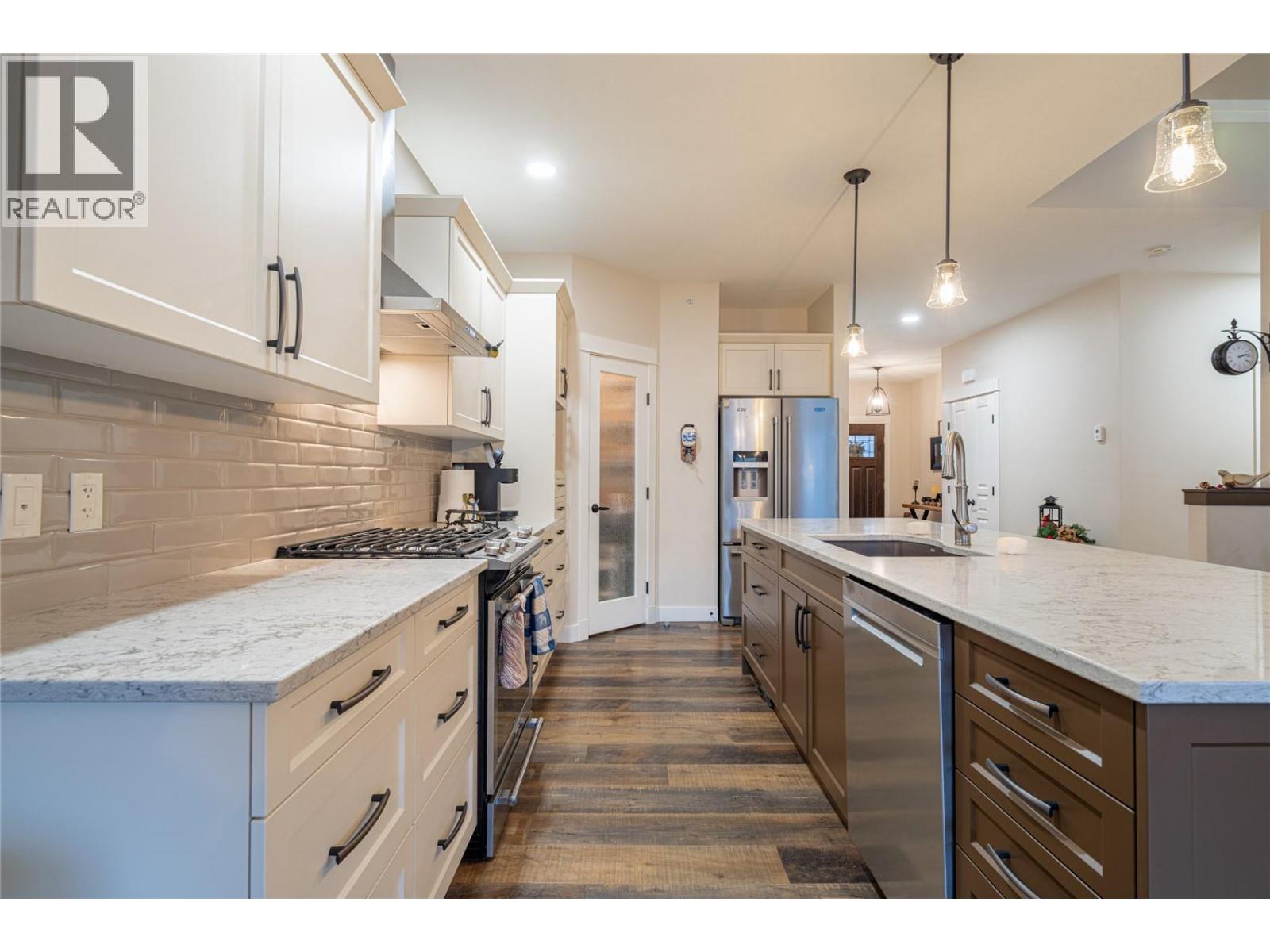#3 2444 York Avenue - 15