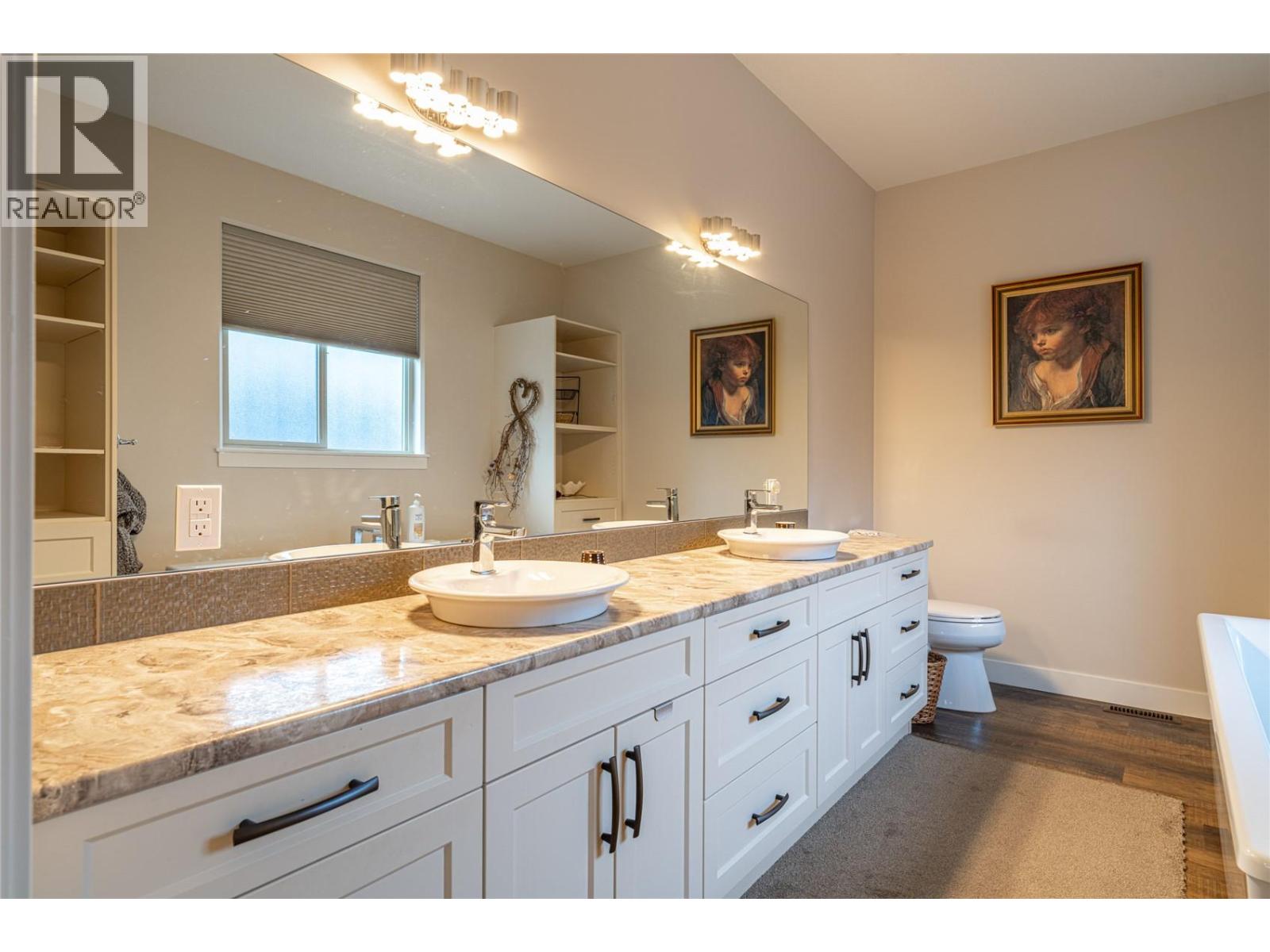 #3 2444 York Avenue - 32
