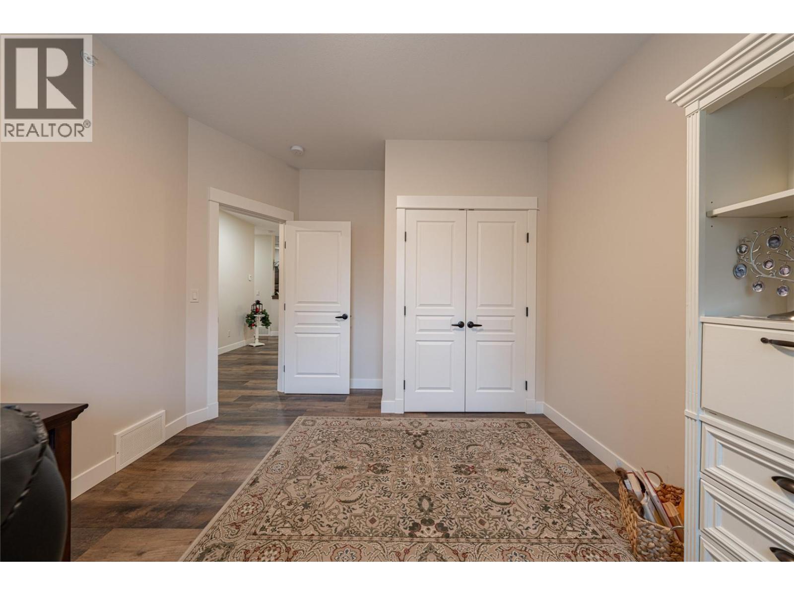 #3 2444 York Avenue - 23