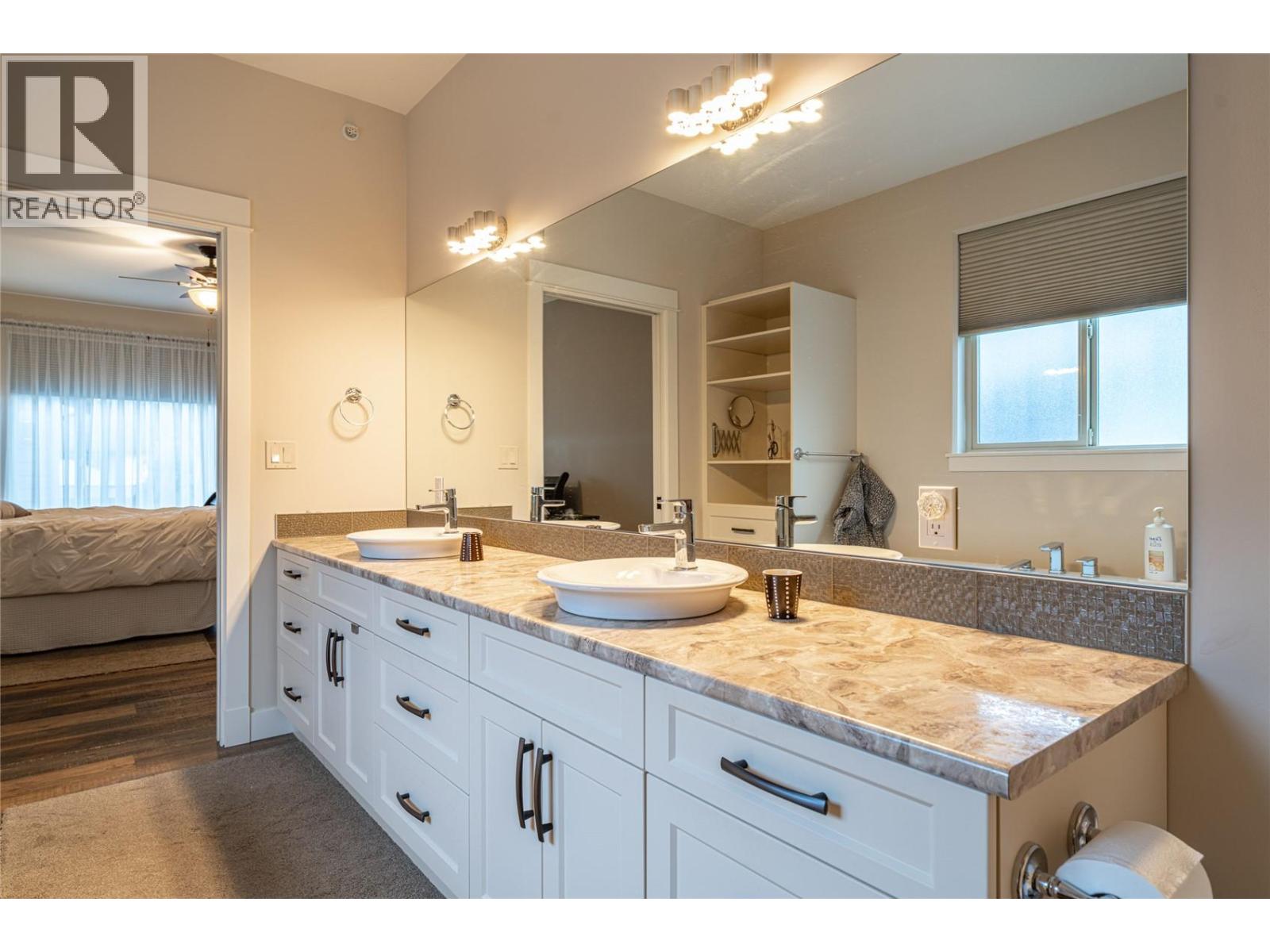 #3 2444 York Avenue - 33