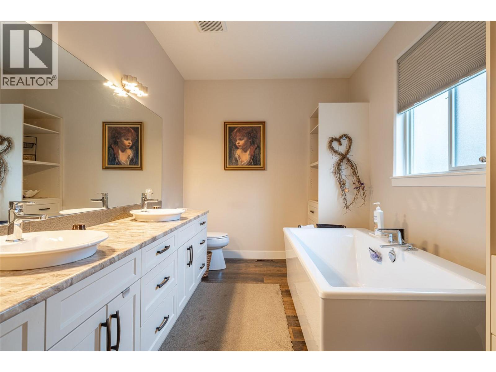 #3 2444 York Avenue - 31
