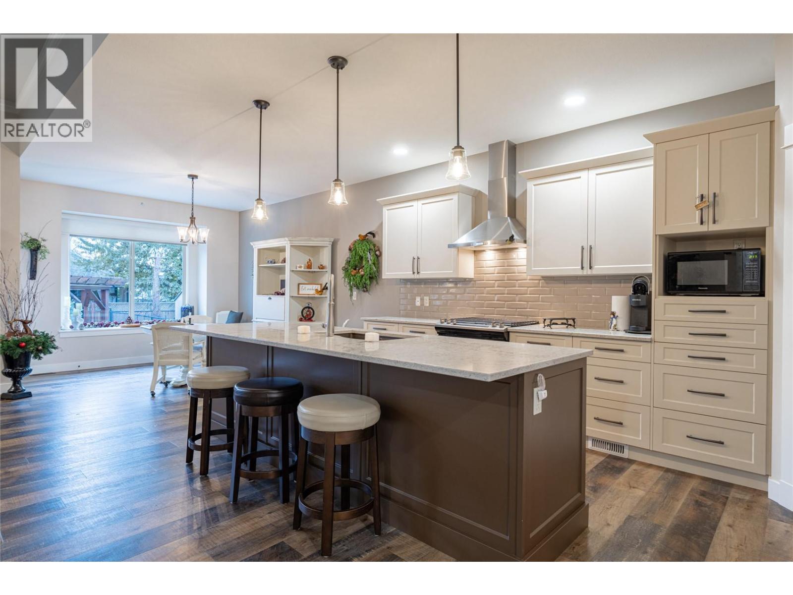 #3 2444 York Avenue - 20