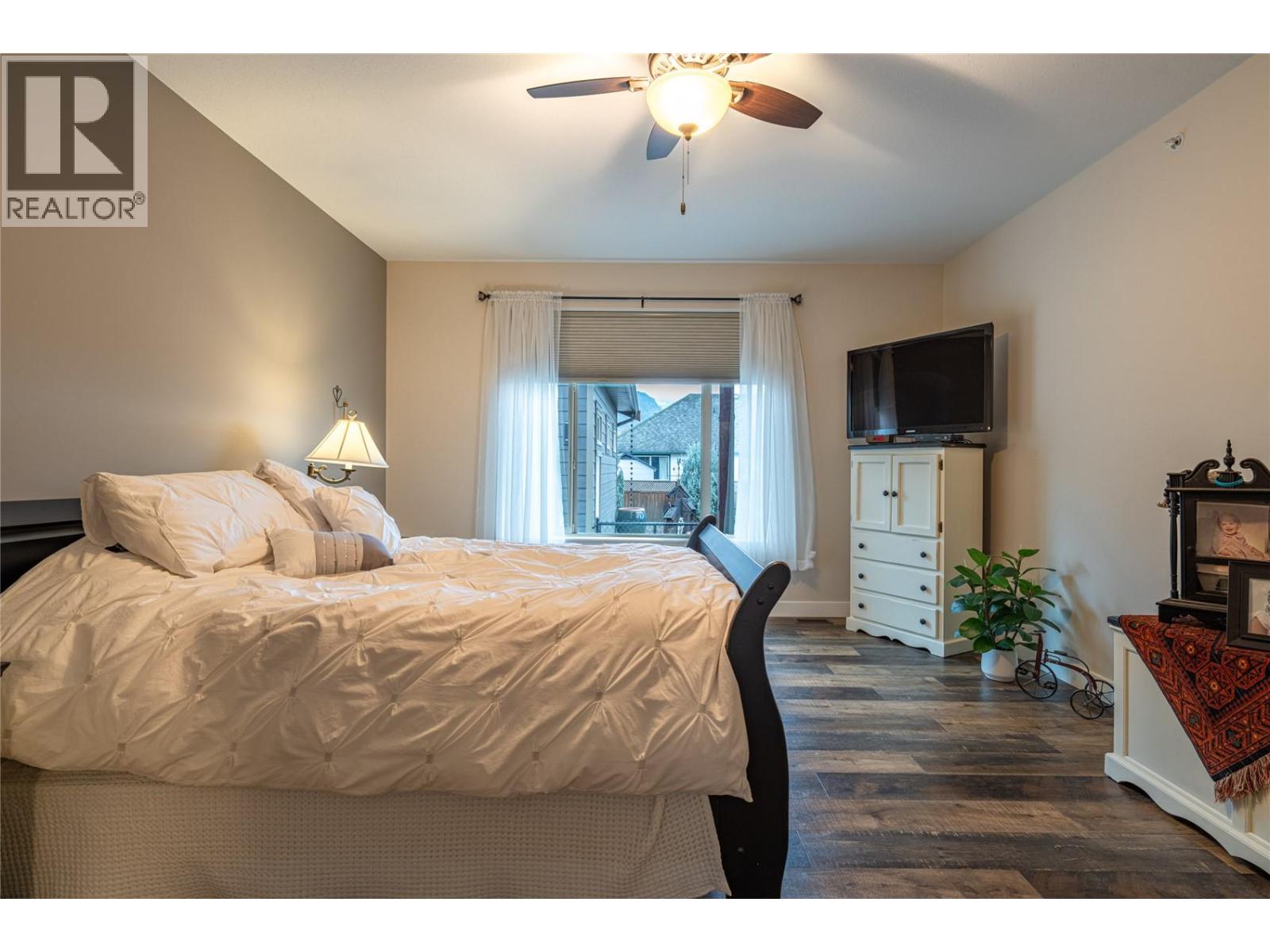 #3 2444 York Avenue - 27