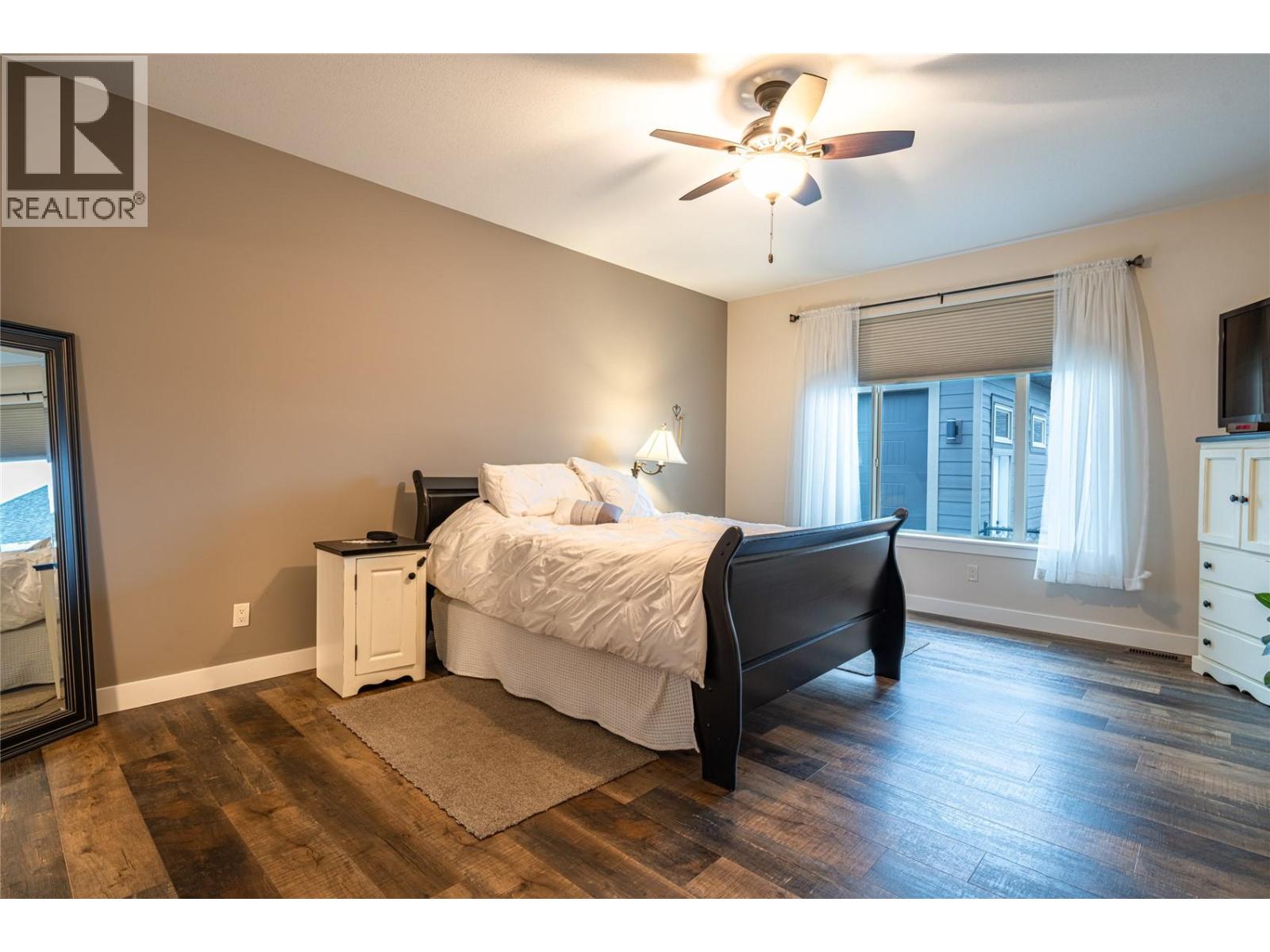 #3 2444 York Avenue - 29