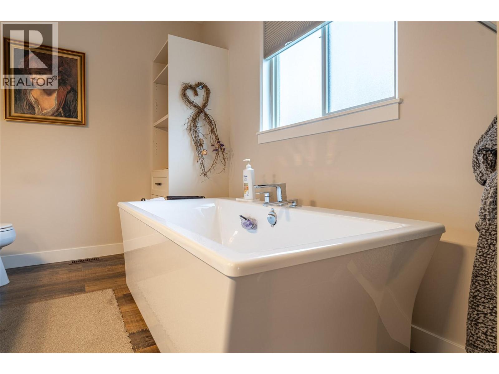 #3 2444 York Avenue - 34