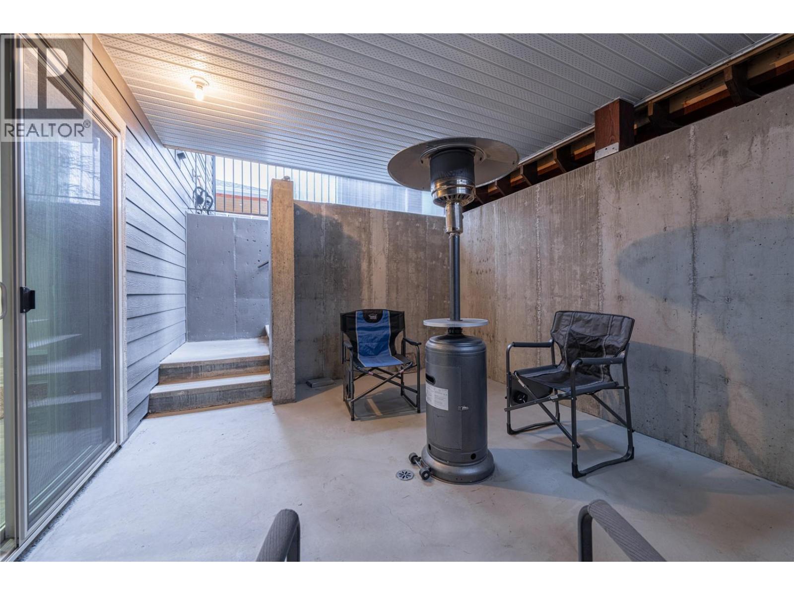 #3 2444 York Avenue - 53