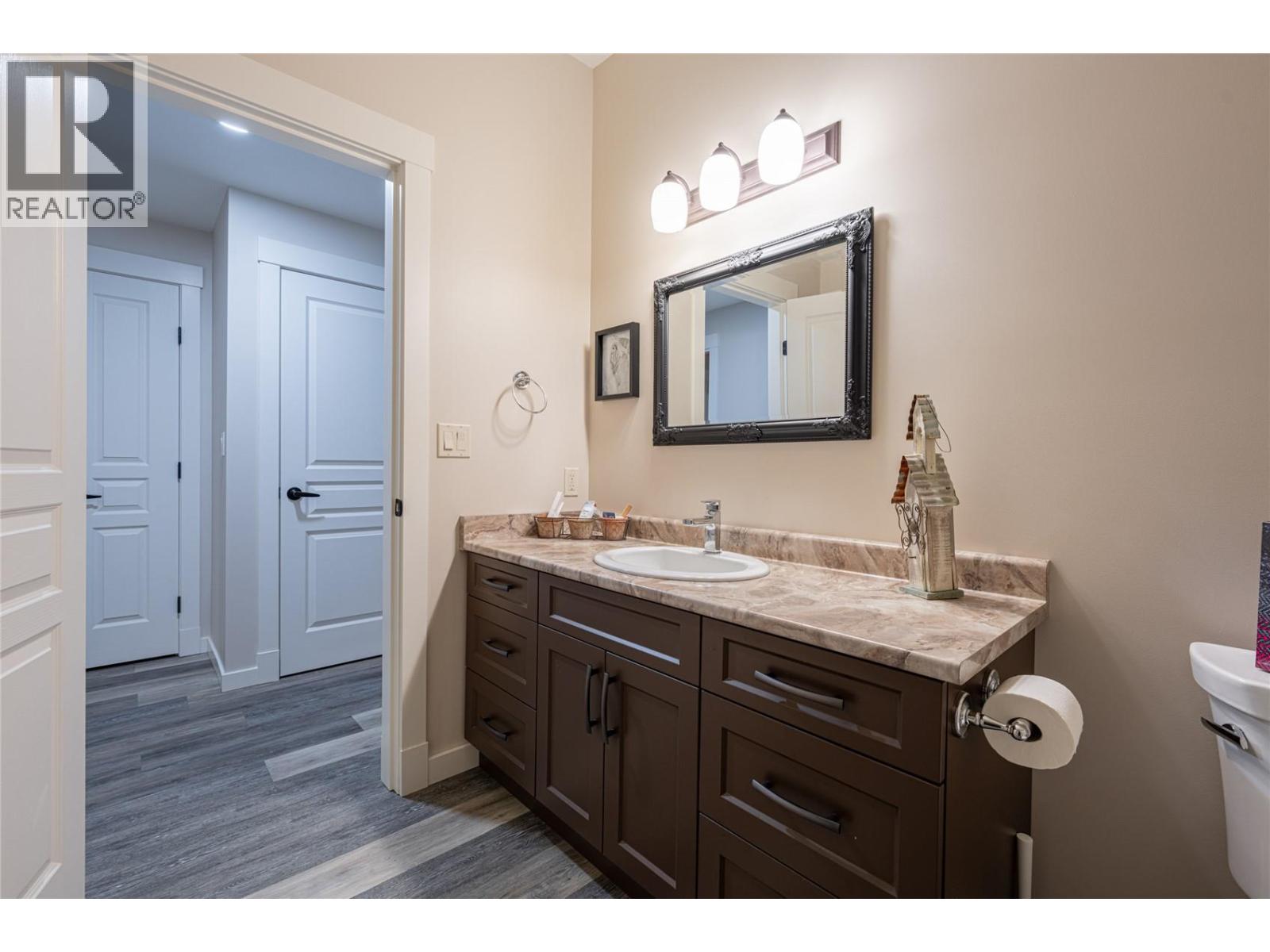 #3 2444 York Avenue - 47