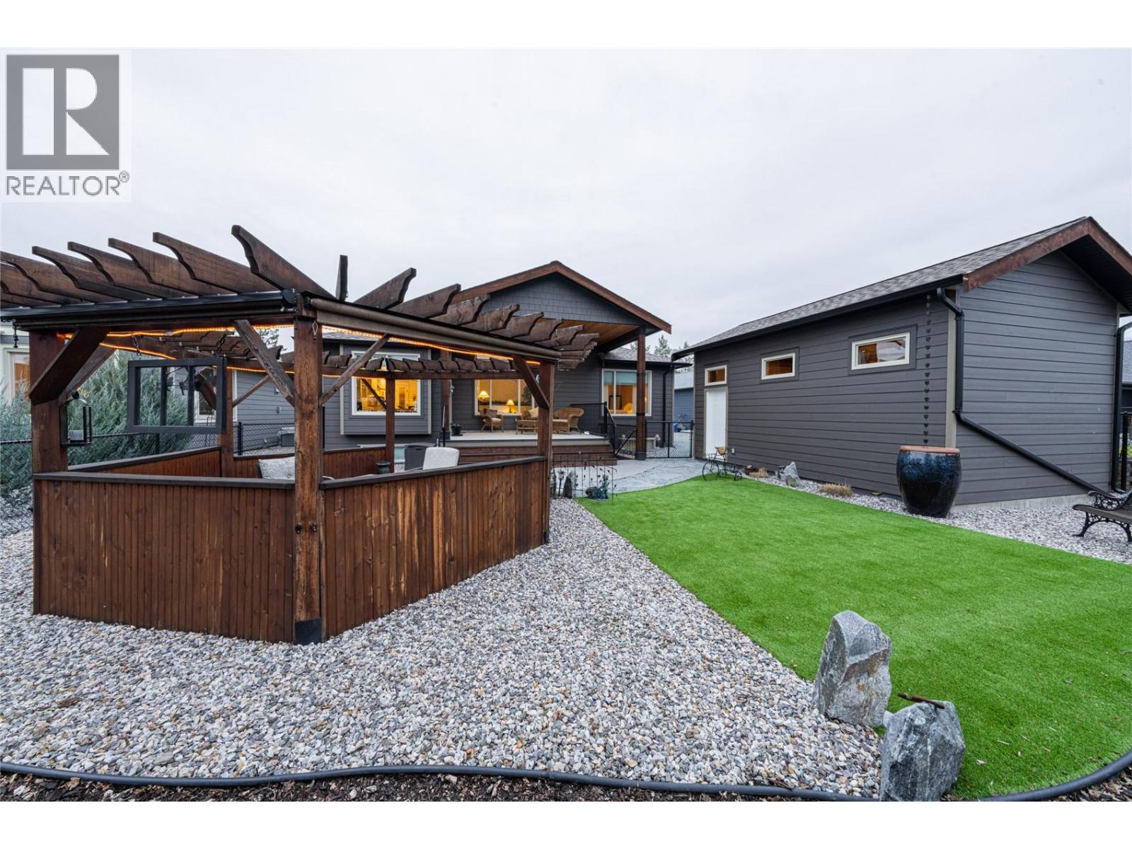 #3 2444 York Avenue - 65