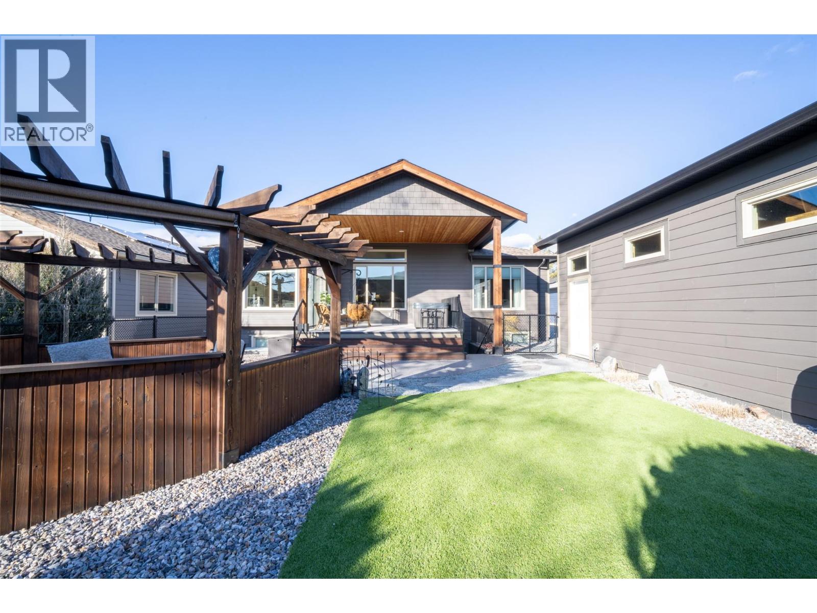 #3 2444 York Avenue - 73