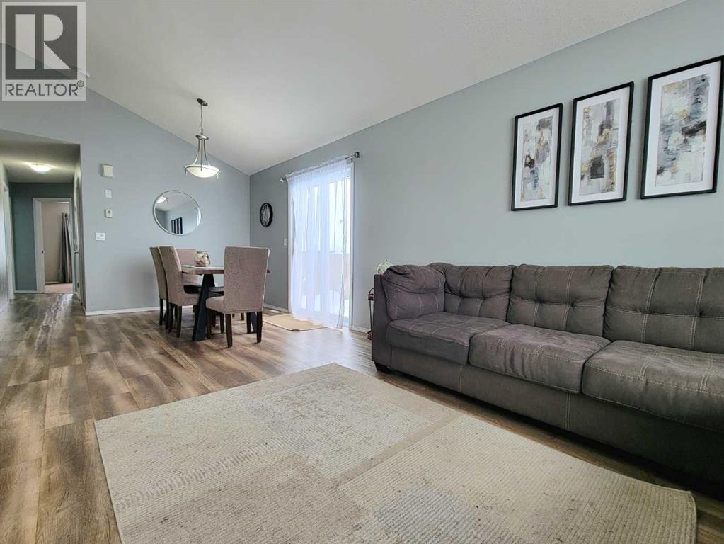 7559 115 Street - Photo 4 of 34, Grande Prairie, Alberta