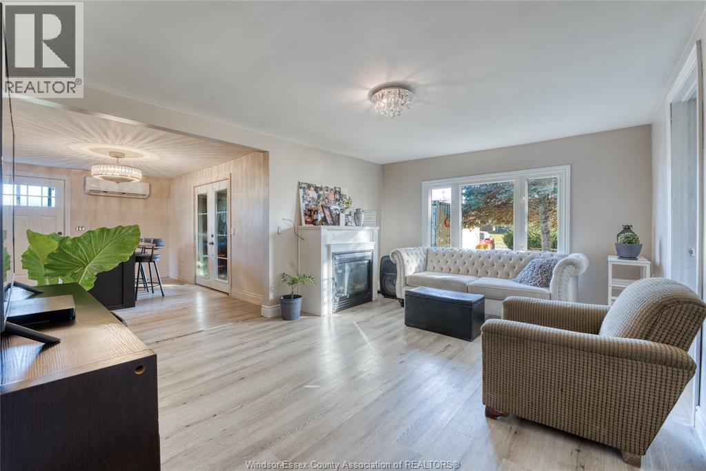 625 SYDENHAM STREET - Photo 3 of 23, Colchester, Ontario