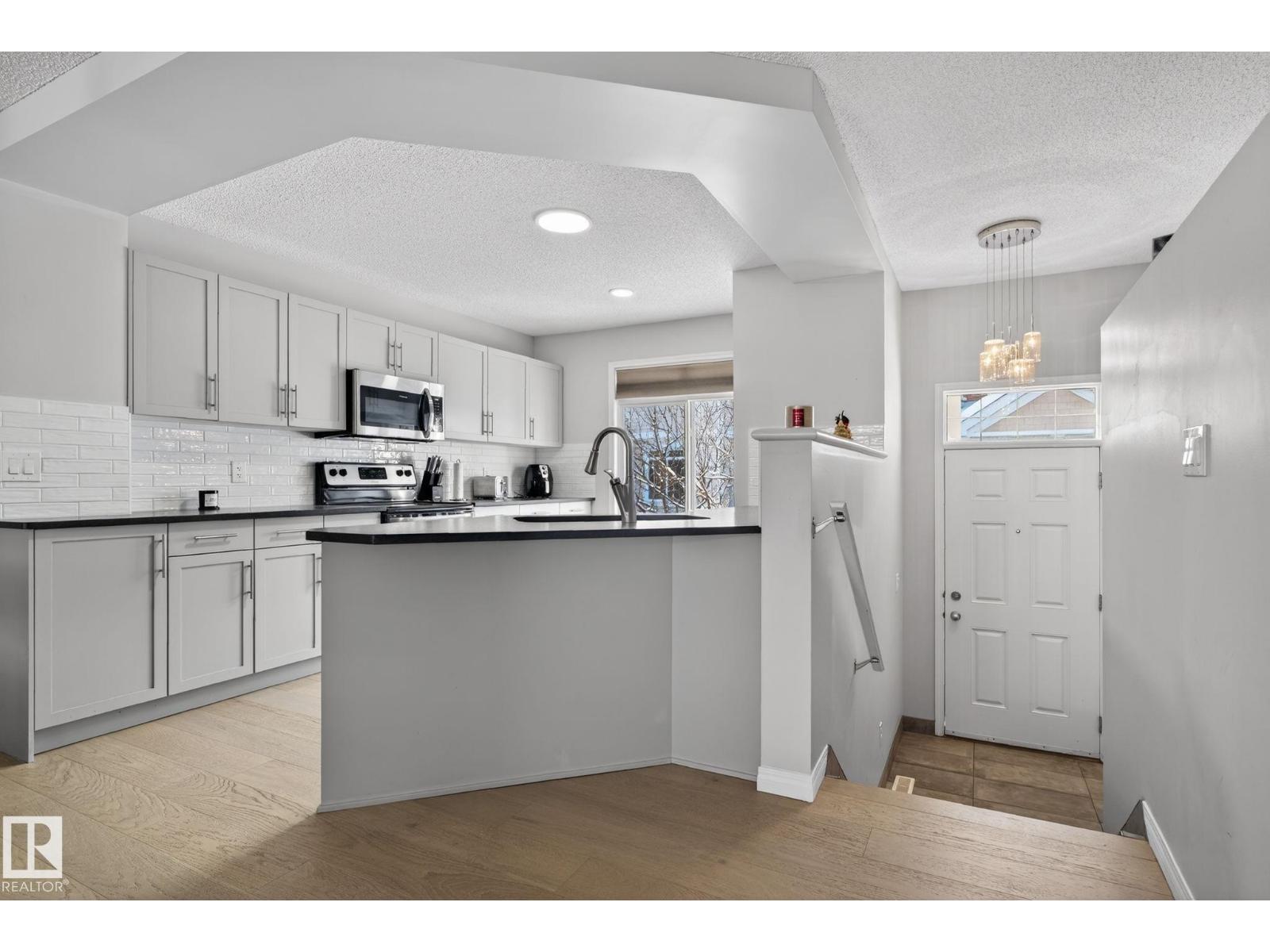 #60 1804 70 ST SW - Main photo, Edmonton, Alberta