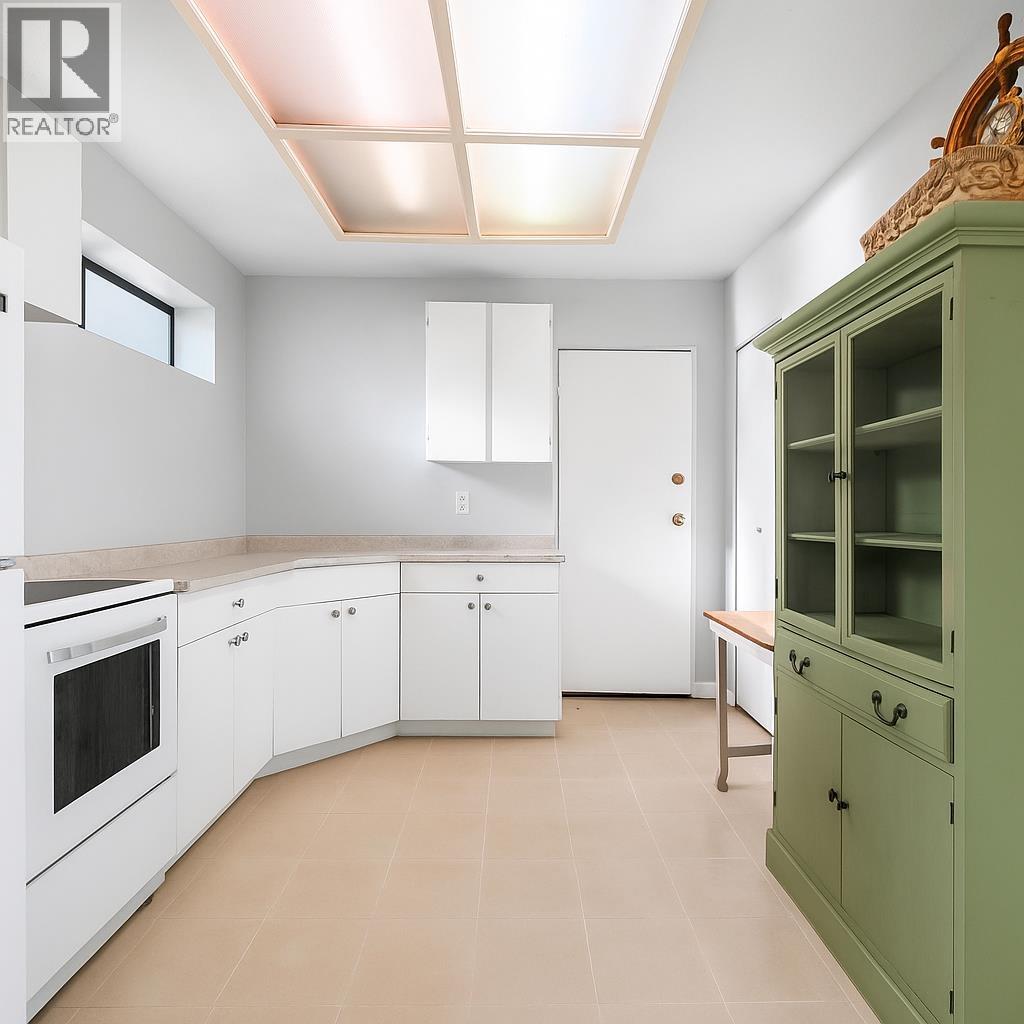 3003 NW SUNNYHURST ROAD, North Vancouver