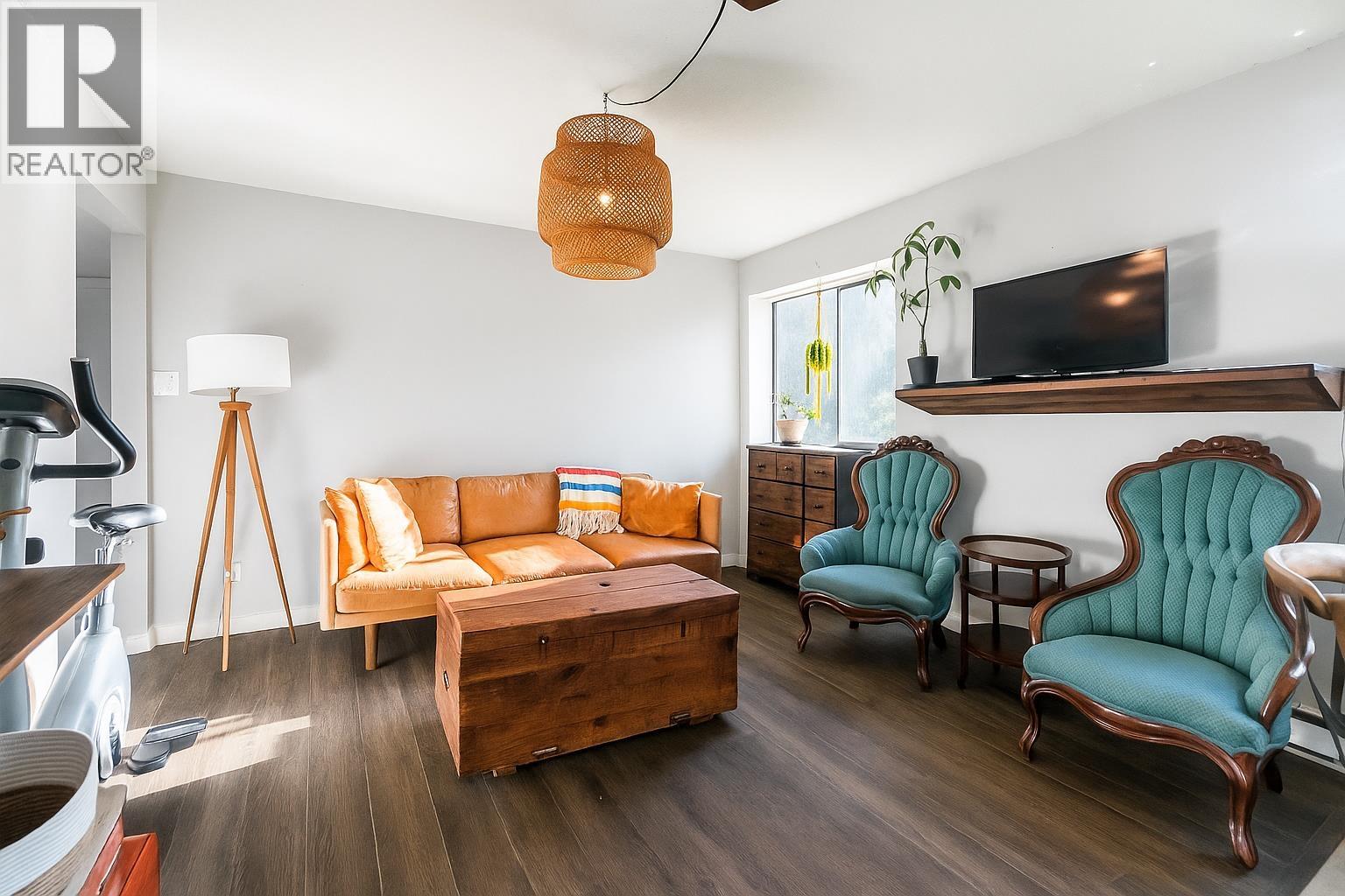 3003 NW SUNNYHURST ROAD, North Vancouver
