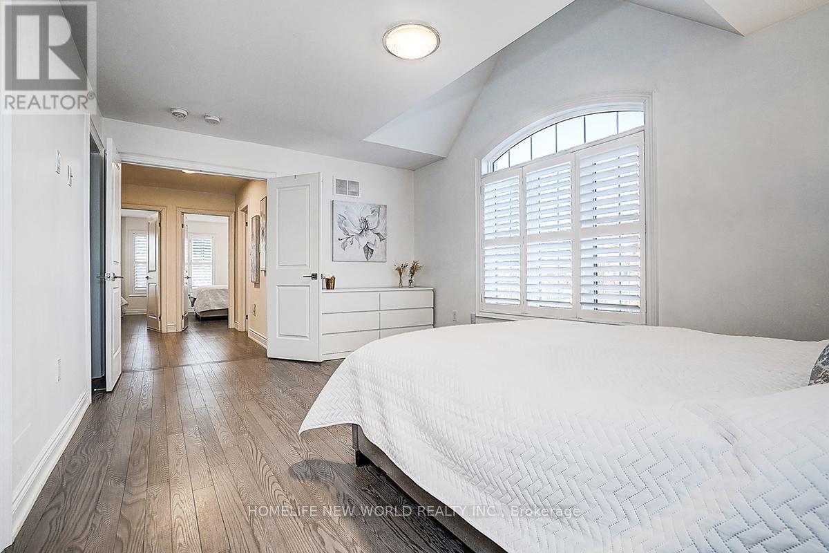 107 BEECHBOROUGH CRESCENT, East Gwillimbury (Sharon), Ontario