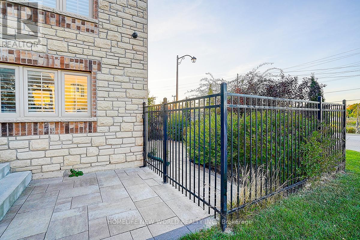 107 BEECHBOROUGH CRESCENT, East Gwillimbury (Sharon), Ontario