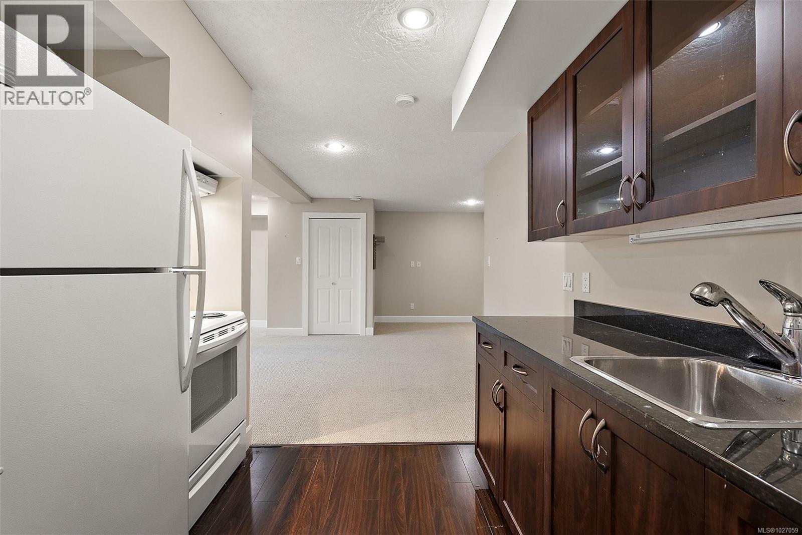  4973 La Quinta Place, Saanich