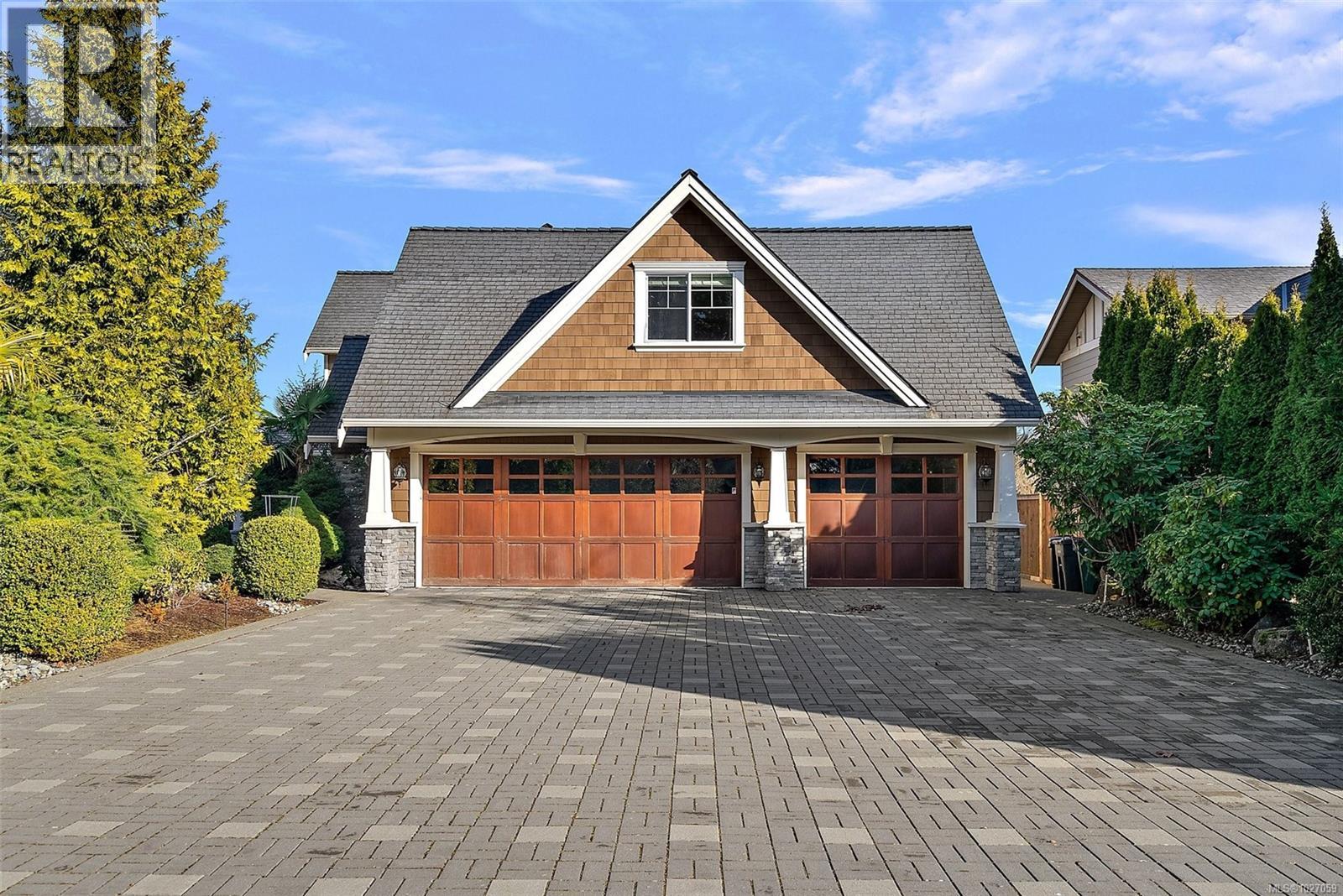  4973 La Quinta Place, Saanich