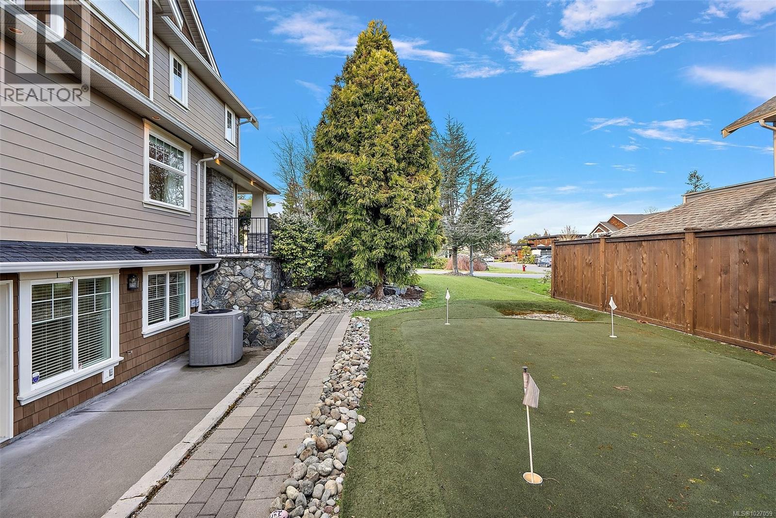  4973 La Quinta Place, Saanich