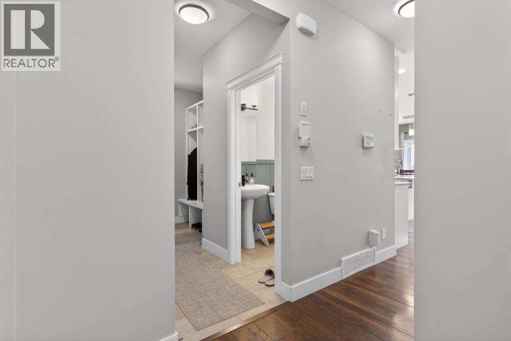 908 Midtown Avenue SW - Photo 4 of 50, Airdrie, Alberta