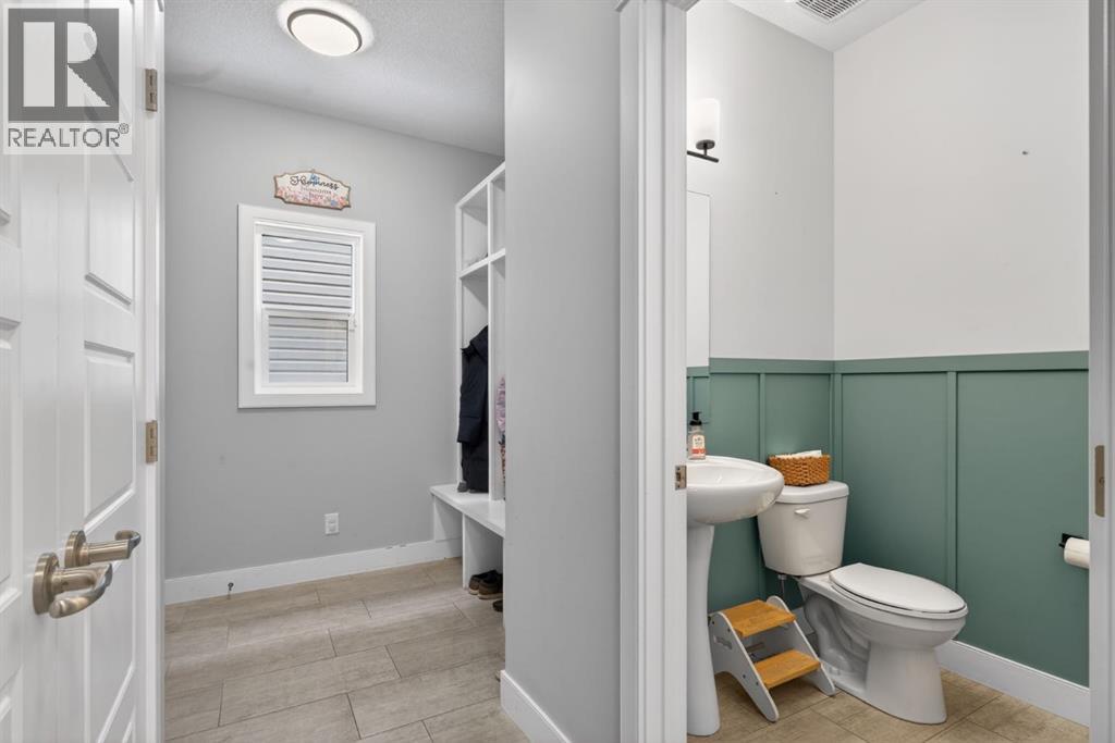 908 Midtown Avenue SW - Photo 5 of 50, Airdrie, Alberta